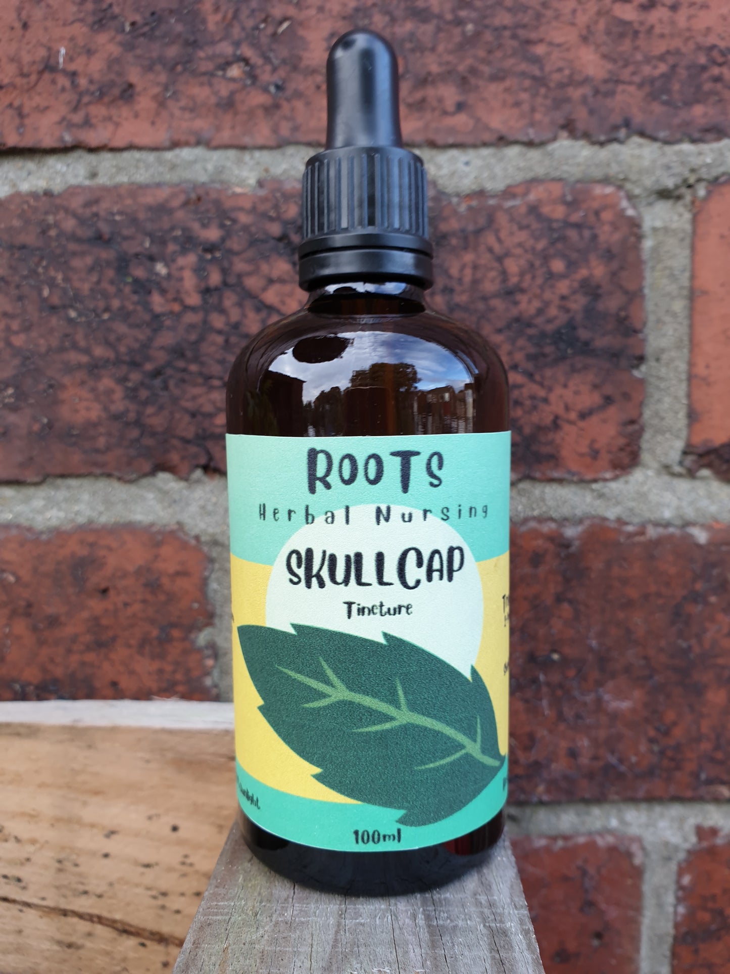 SKULLCAP (Scutellaria lateriflora) - herbal nervine tincture for calming anxiety, stress, agitation, and general irritability of the nervous system.